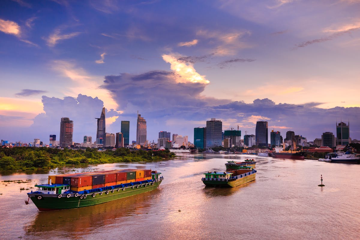 sea freight vs air freight dubai iraq