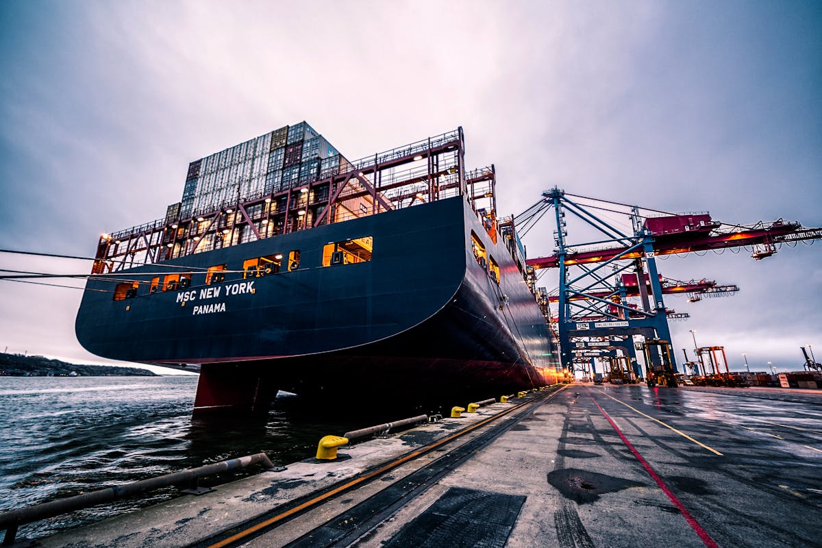 fcl vs lcl shipping dubai