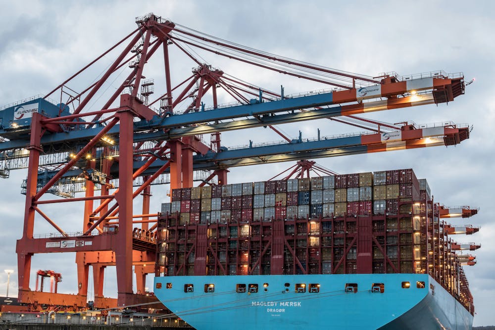full container shipping benefits dubai